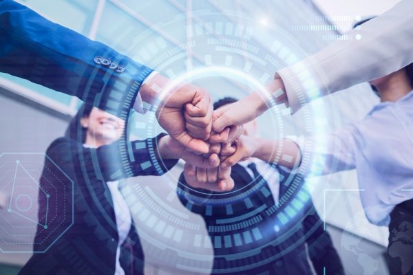 Título da notícia em 2 linhas com bastante texto